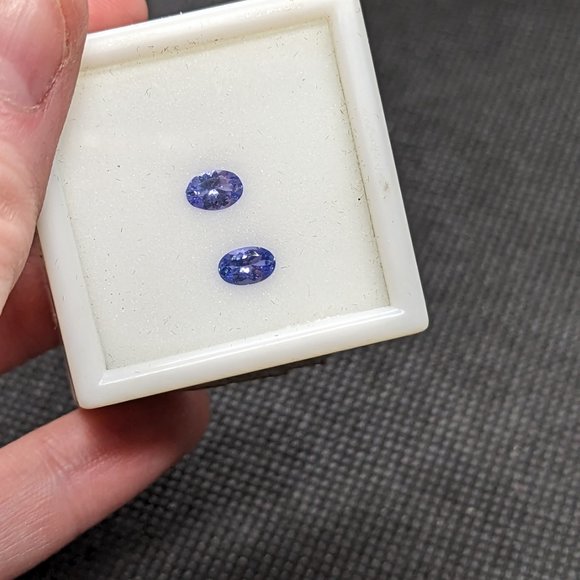 Matching tanzanite stones set of 2 .30ct at minimum - Picture 3 of 4